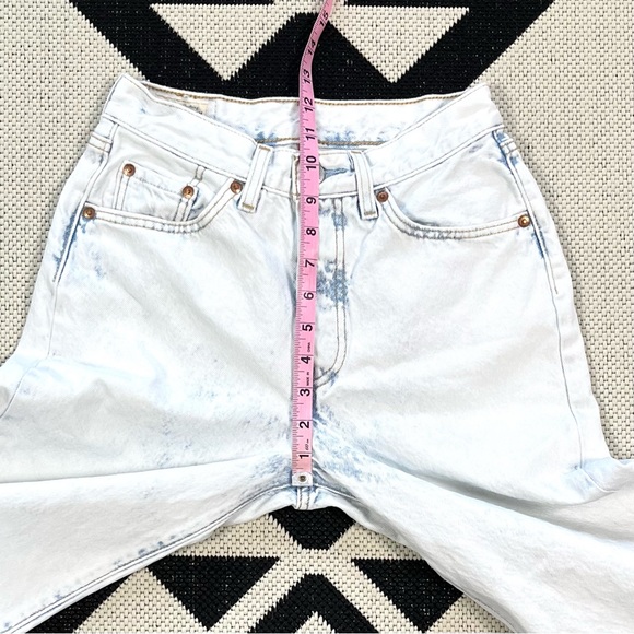 Levi’s 501 ‘81 High Rise Tapered Mom Jean in Erikka's Pic Light Wash Size 25 - Picture 9 of 16